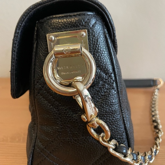 Metrocity Luxury quilted sling bag - Picture 6 of 9